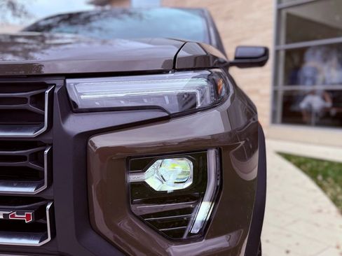 Used 2024 GMC Canyon AT4 w/ Technology Package image 10