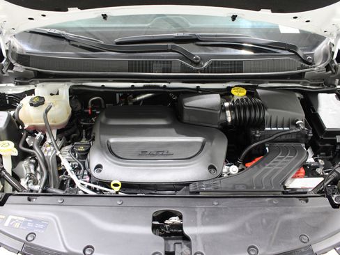 Used 2024 Chrysler Pacifica Touring-L FWD image 40