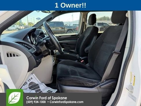 Used 2016 Dodge Grand Caravan SE FWD image 2