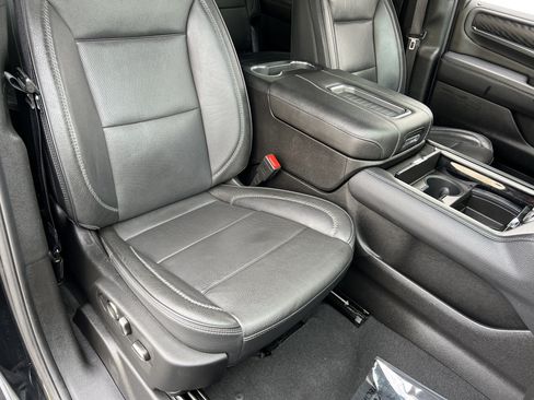 Used 2024 GMC Yukon XL Denali AWD/4WD image 27