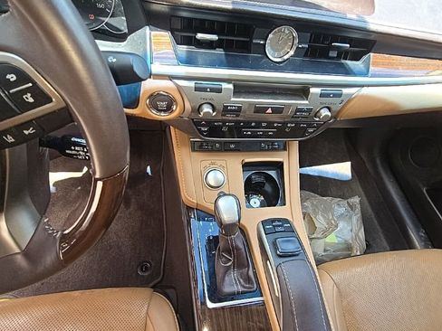 Used 2016 Lexus ES 350 w/ Luxury Package w/Wood Trim FWD image 22