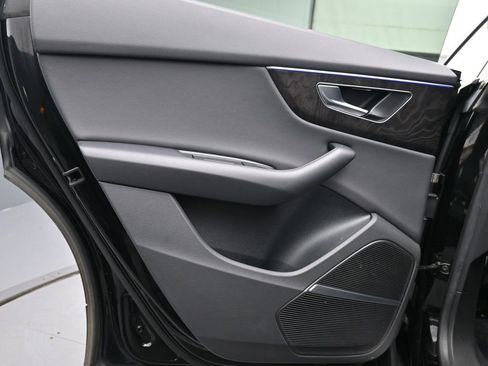 Used 2021 Audi Q8 Prestige w/ Prestige Package image 18