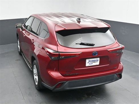 Used 2022 Toyota Highlander LE image 26