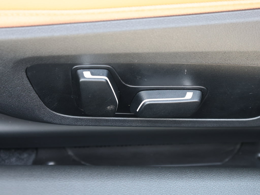 Used 2025 BMW M240i Coupe w/ Premium Package RWD image 22