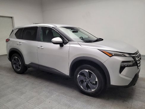 Used 2024 Nissan Rogue SV FWD image 11