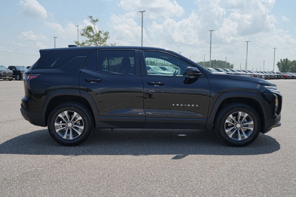 Used 2026 Chevrolet Equinox LT AWD/4WD image 5
