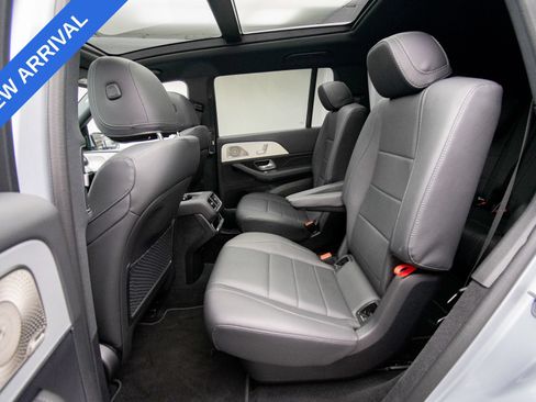 Used 2025 Mercedes-Benz GLS 450 4MATIC image 22