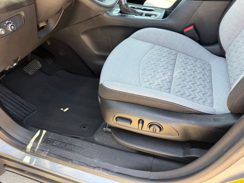 Used 2023 Chevrolet Equinox LS w/ LS Convenience Package FWD image 17