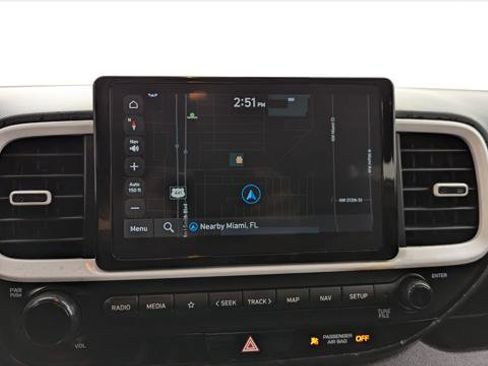 Used 2023 Hyundai Venue Limited image 28