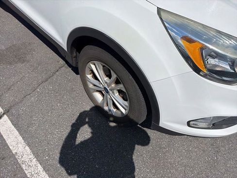 Used 2017 Ford Escape SE FWD image 3