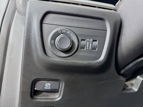 Used 2023 Jeep Grand Cherokee Altitude AWD/4WD image 8