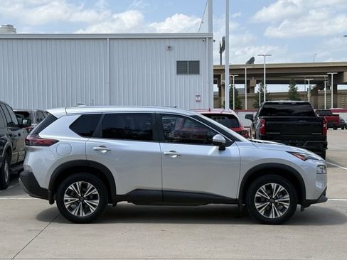 Used 2023 Nissan Rogue SV FWD image 3