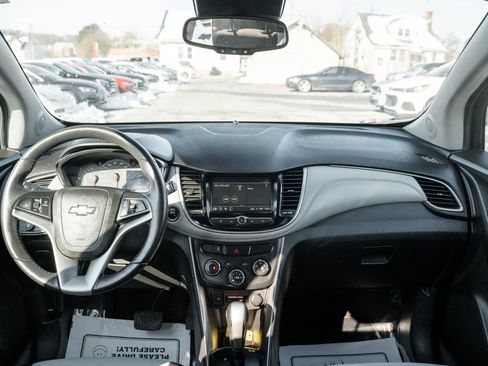 Used 2018 Chevrolet Trax LT w/ LT Convenience Package image 13