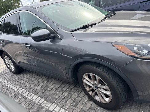 Used 2021 Ford Escape SE FWD image 2