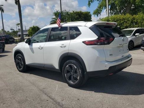 Used 2024 Nissan Rogue SV w/ SV Premium Package image 7