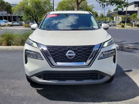 Used 2022 Nissan Rogue SV FWD image 2