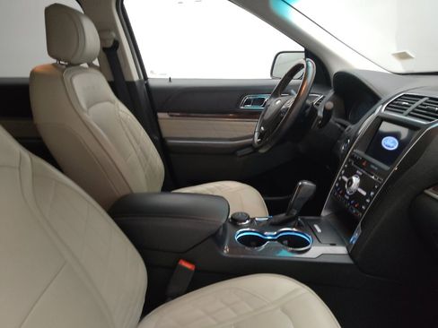 Used 2017 Ford Explorer Platinum image 21