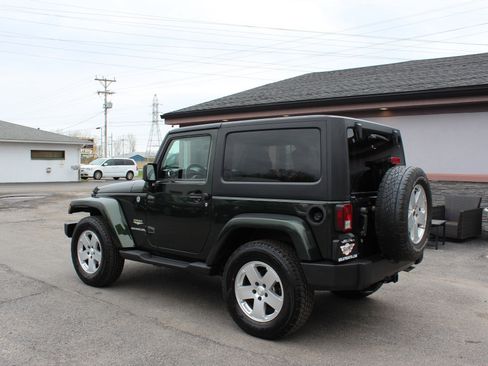 Used 2011 Jeep Wrangler Sahara w/ Connectivity Group AWD/4WD image 9