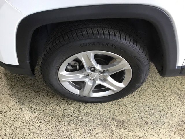 Used 2024 Jeep Compass Latitude AWD/4WD image 10