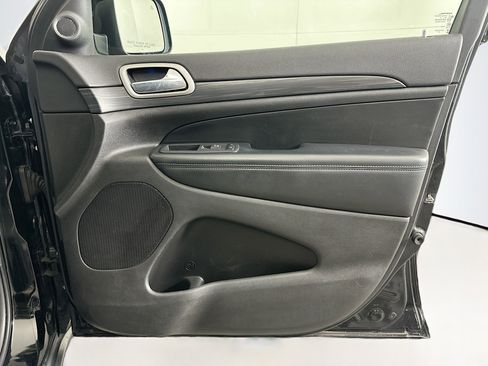 Used 2020 Jeep Grand Cherokee Laredo w/ Security & Convenience Group AWD/4WD image 31