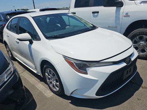 Used 2020 Toyota Corolla LE FWD image 3