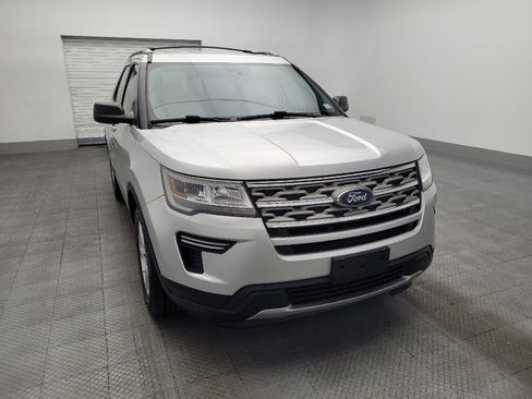 Used 2018 Ford Explorer XLT image 14