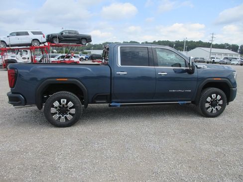 New 2026 GMC Sierra 2500 Denali w/ Denali Reserve Package AWD/4WD image 3
