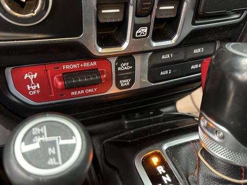 Used 2020 Jeep Gladiator Rubicon w/ Advanced Safety Group image 32