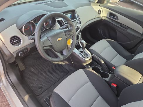 Used 2016 Chevrolet Cruze LS image 15