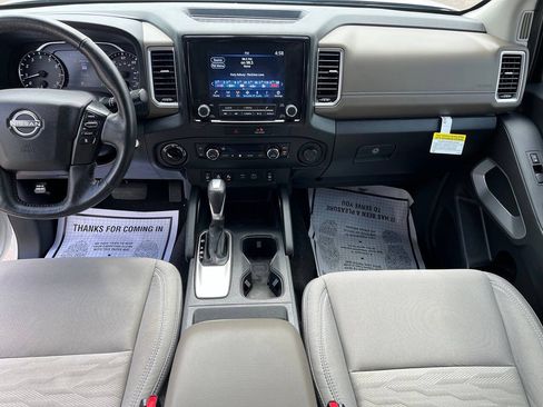 Used 2022 Nissan Frontier SV AWD/4WD image 13