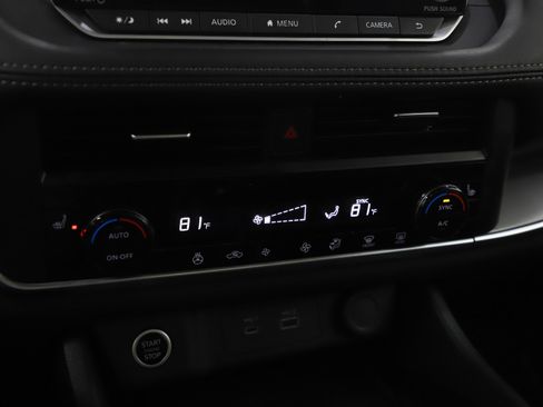 Used 2023 Nissan Rogue SV w/ SV Premium B Package image 23