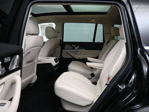 Used 2024 Mercedes-Benz GLS 450 4MATIC image 27