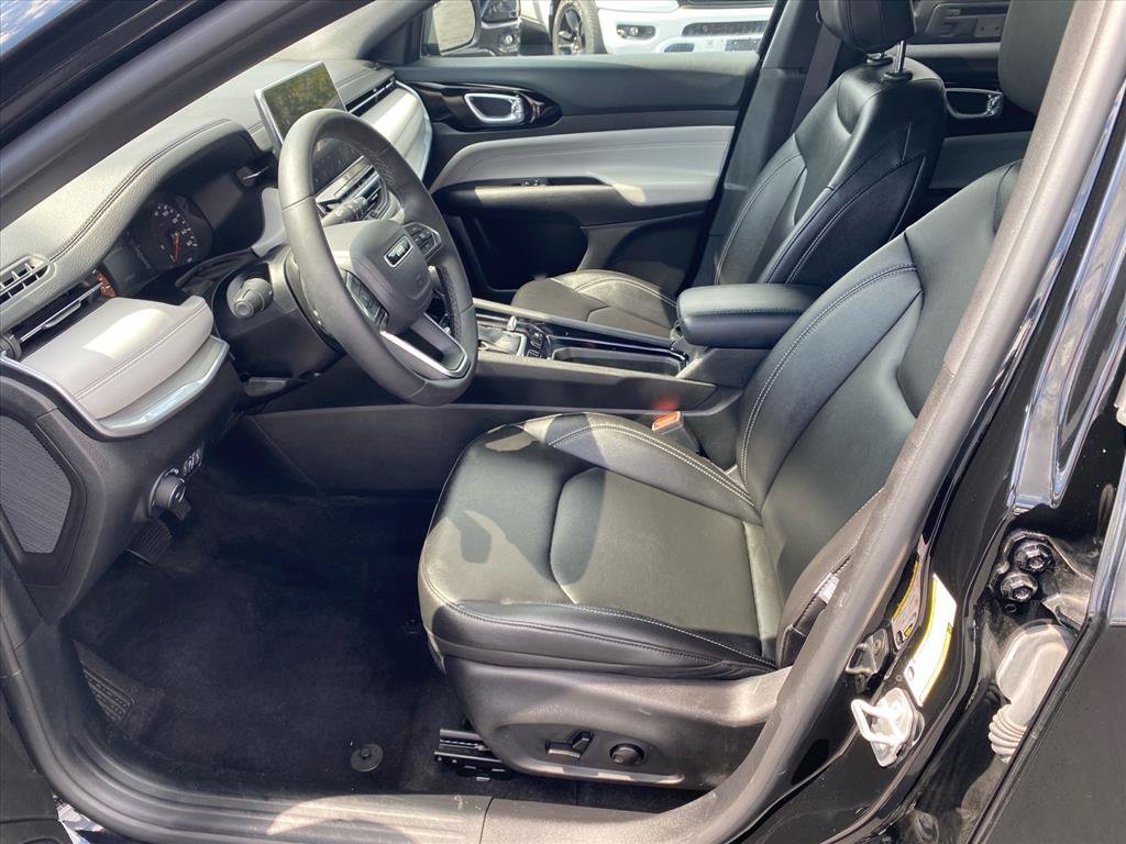 Used 2025 Jeep Compass Limited AWD/4WD image 9