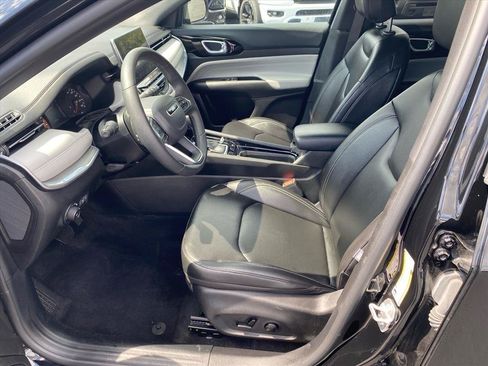 Used 2025 Jeep Compass Limited AWD/4WD image 9