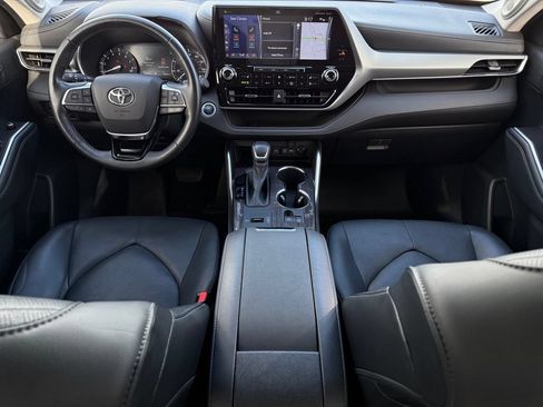 Used 2021 Toyota Highlander Platinum FWD image 22