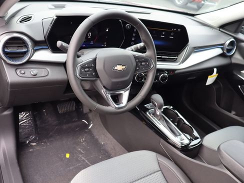 New 2026 Chevrolet Trax LT w/ LT Convenience Package FWD image 6