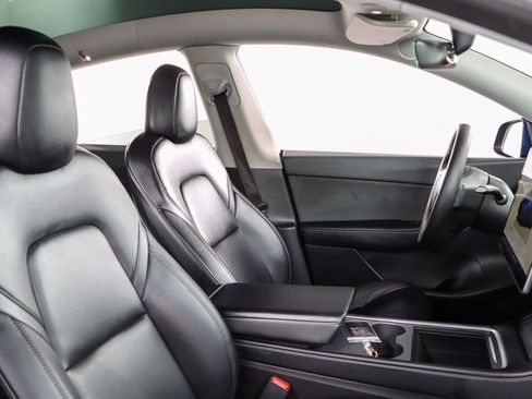 Used 2022 Tesla Model Y Long Range image 24