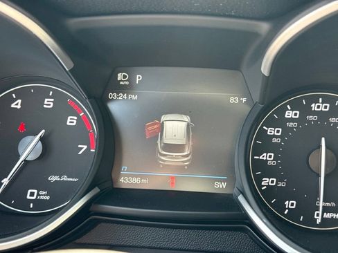 Used 2021 Alfa Romeo Stelvio Sprint w/ Sun & Sound Package AWD/4WD image 39