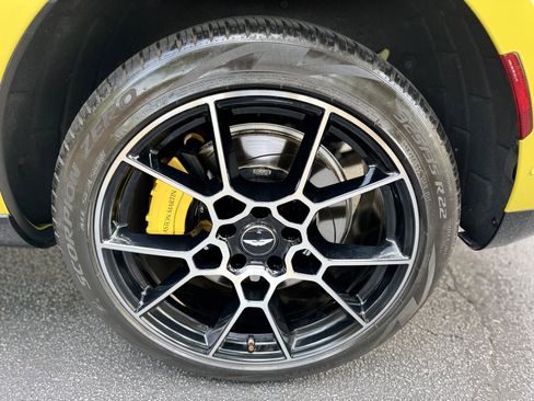 Used 2021 Aston Martin DBX AWD/4WD image 19