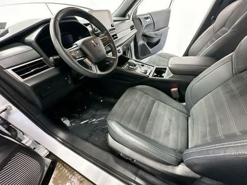 Used 2023 Mitsubishi Outlander SE Black Edition AWD/4WD image 16