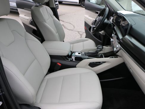 Used 2025 Kia Telluride S AWD/4WD image 29