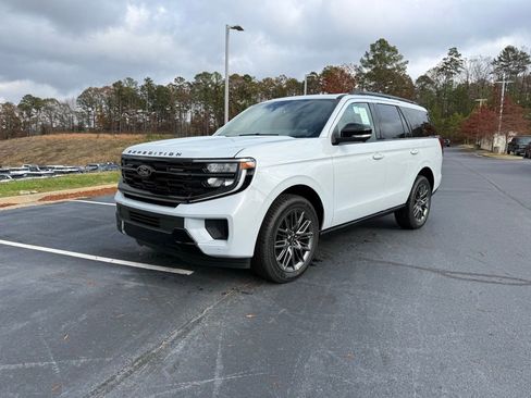 New 2025 Ford Expedition Platinum w/ Stealth Performance Package image 3