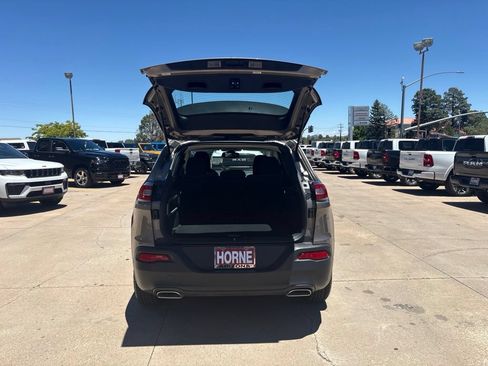 Used 2016 Jeep Cherokee Sport AWD/4WD image 9