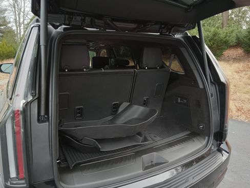 Certified 2026 Cadillac Escalade Platinum Sport w/ LPO, ONYX Package AWD/4WD image 28
