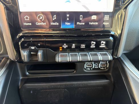 Used 2023 RAM 1500 Laramie AWD/4WD image 26