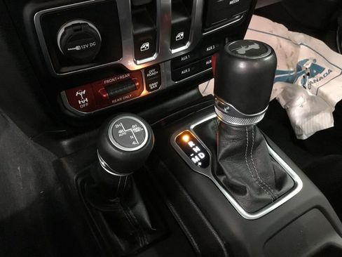 Used 2024 Jeep Wrangler Rubicon image 23