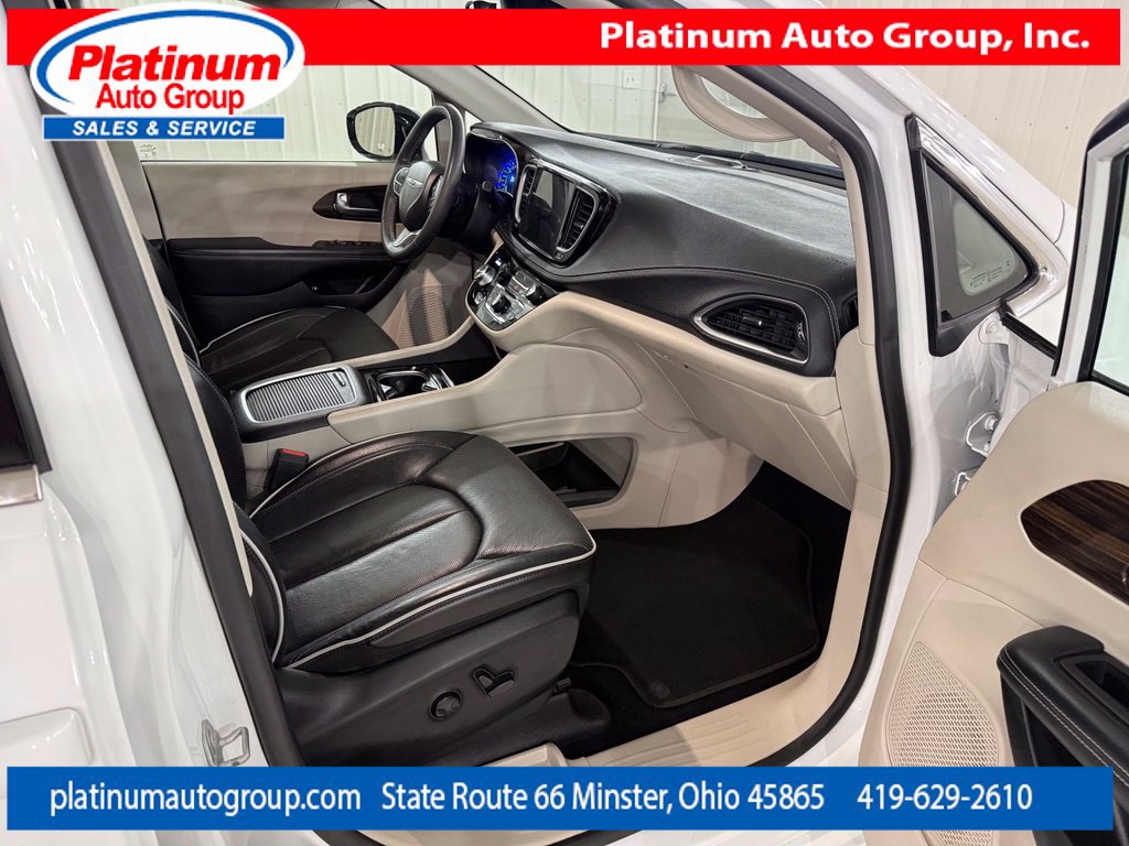 Used 2023 Chrysler Pacifica Limited FWD image 39