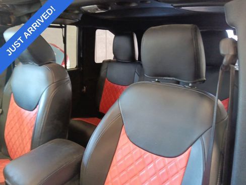 Used 2017 Jeep Wrangler Unlimited Sahara w/ Connectivity Group AWD/4WD image 6