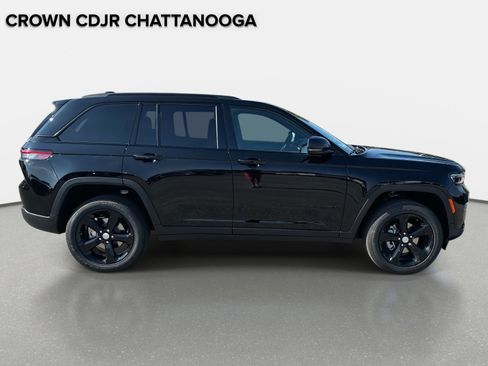 New 2025 Jeep Grand Cherokee Altitude AWD/4WD image 3
