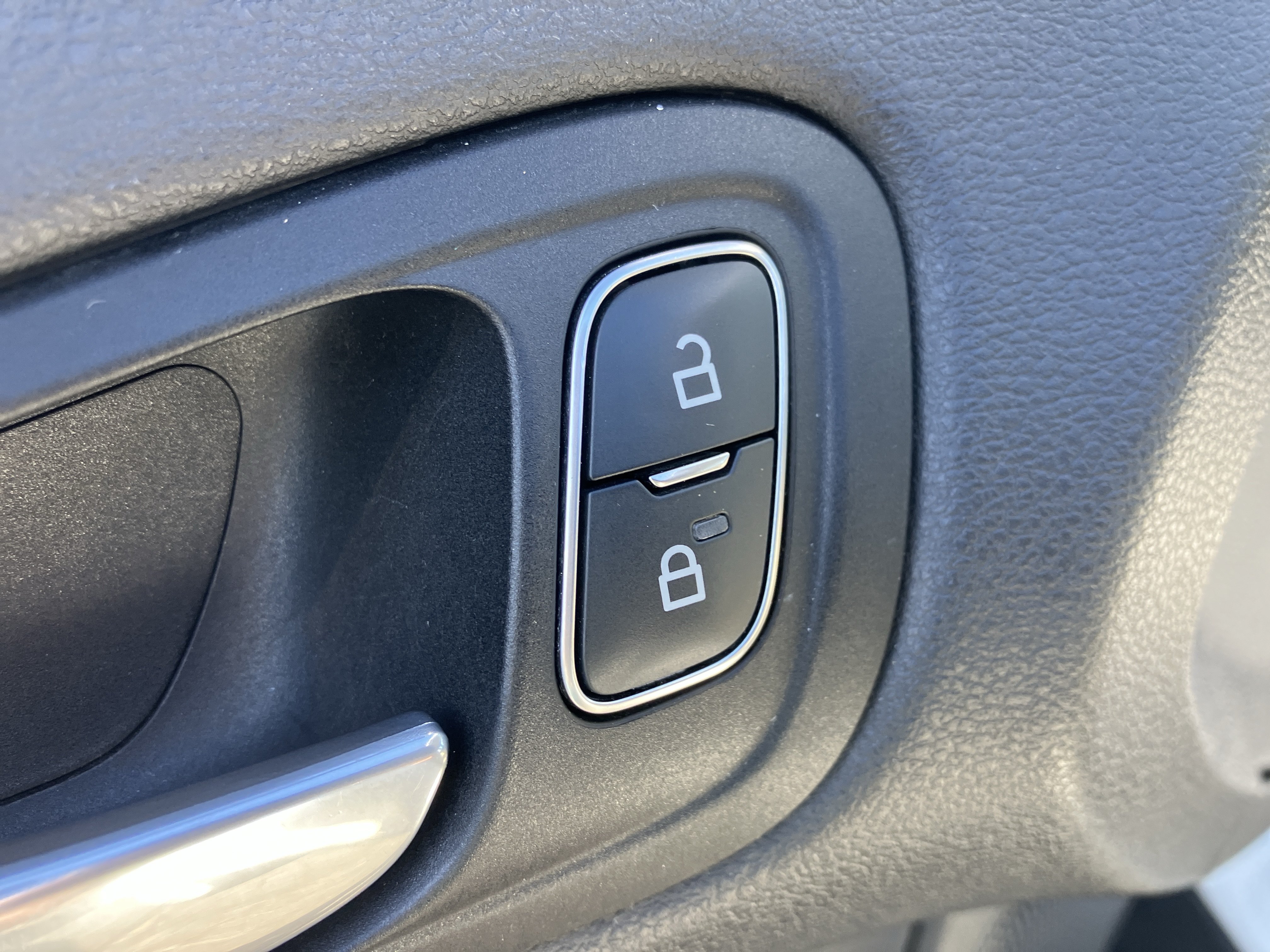 Used 2018 Ford Focus Titanium FWD image 19